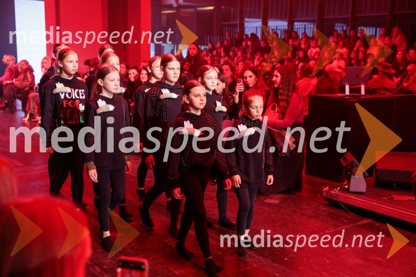 Fashion Week v drugi dan združil vizijo, energijo in vrhunsko oblikovanje