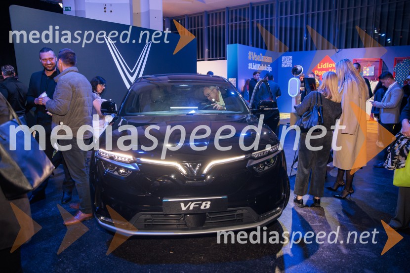 Fashion Week v drugi dan združil vizijo, energijo in vrhunsko oblikovanje