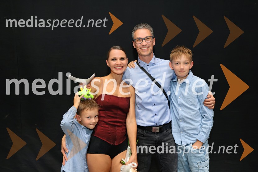  ... ;  Tijuana Križman Hudernik, baletna solistka;  ... ;  ... Radio and Juliet, jubilejna predstava ob 20. obletnici premiere