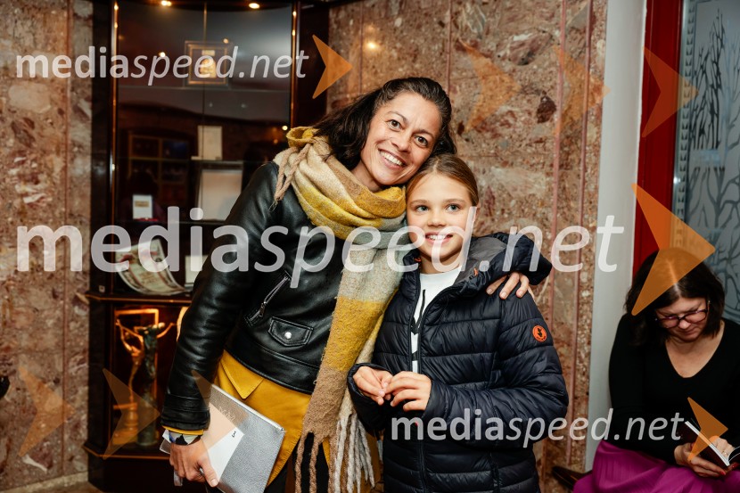  Inga Remeta, direktorica, Slovensko mladinsko gledališče;  ... Pu, otroška premiera v Prešernovem gledališču Kranj