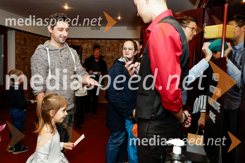  Žiga Udir, igralecPu, otroška premiera v Prešernovem gledališču Kranj