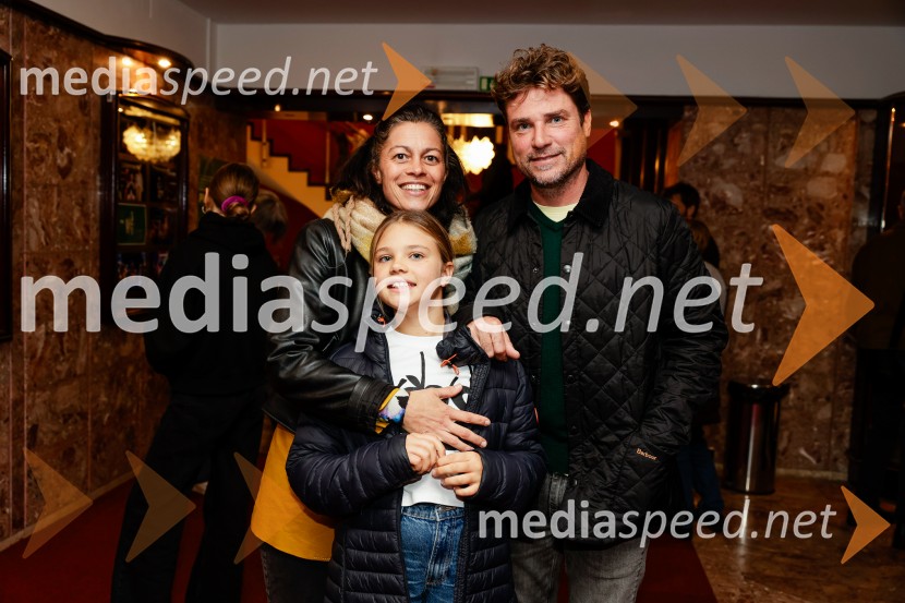  ... ;  Inga Remeta, direktorica, Slovensko mladinsko gledališče;  ... Pu, otroška premiera v Prešernovem gledališču Kranj