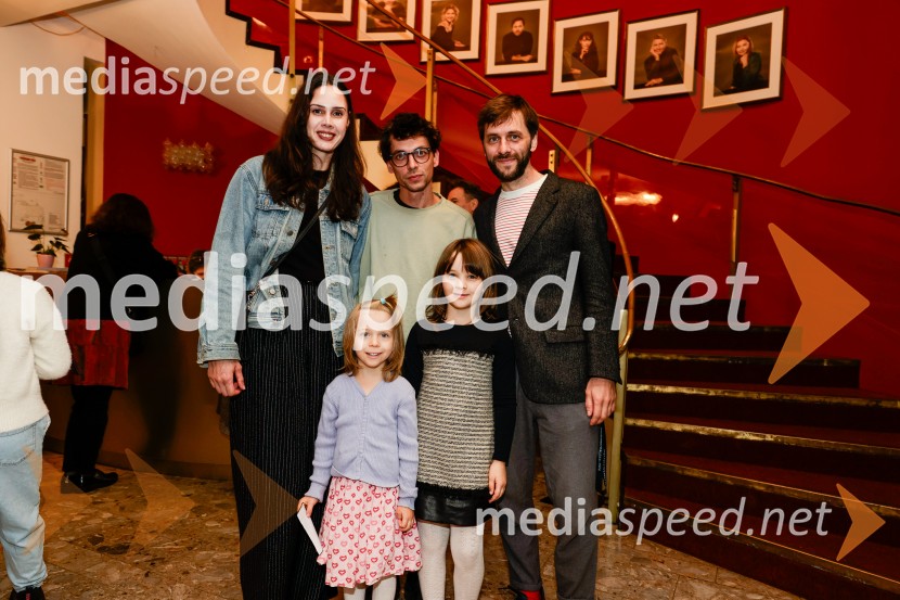  ... ;  ... ;  Kiara  Kenig, igralka;  ... ;  Rok Bozovičar, direktor, Prešernovo gledališče Kranj Pu, otroška premiera v Prešernovem gledališču Kranj