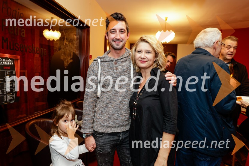  ... ;  Žiga Udir, igralec;  Vesna Pernarčič, igralkaPu, otroška premiera v Prešernovem gledališču Kranj