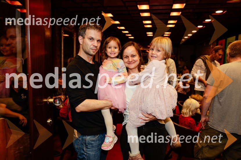  ... ;  ... ;  Brina Klampfer Merčnik, režiserka;  ... Pu, otroška premiera v Prešernovem gledališču Kranj