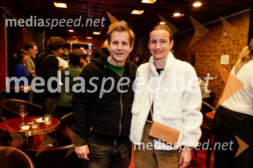  Aljoša Ternovšek, igralec;  ... Pu, otroška premiera v Prešernovem gledališču Kranj