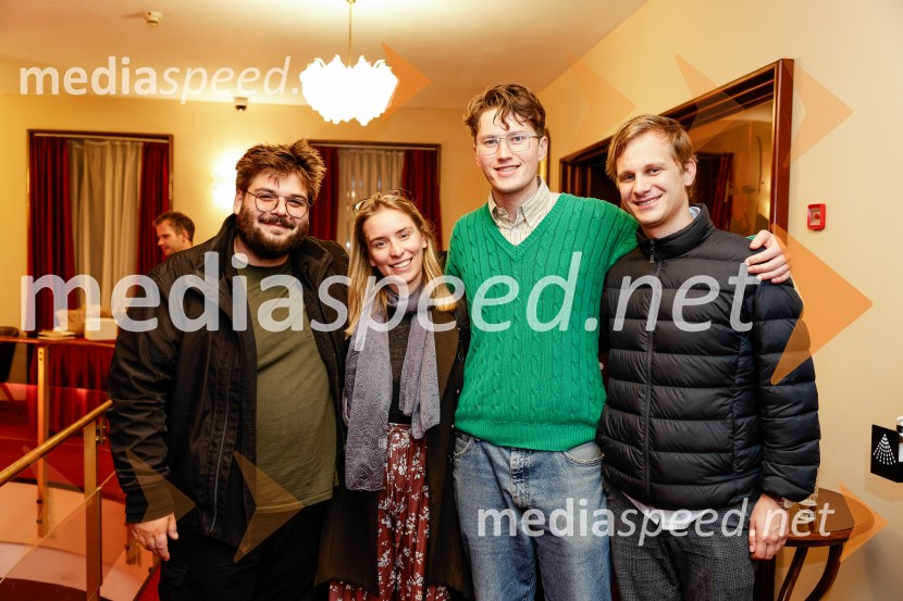  Jakob Šfiligoj, igralec;  Ula Talija Pollak, dramaturginja;  Peter Alojz Marn;  Jure Srdinšek, režiserPu, otroška premiera v Prešernovem gledališču Kranj