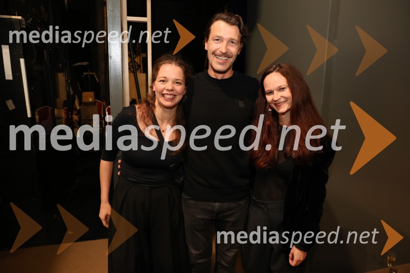  Katarina Oblak, MGL;  Tomo Tomšič, igralec;  Katarina Koprivnikar, marketing MGLPokojnik, premiera komedije v MGL Ljubljana