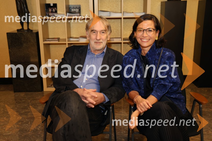  Jonas Žnidaršič, igralec;  Simona  Belle, služba za stike z javnostmi MGLPokojnik, premiera komedije v MGL Ljubljana