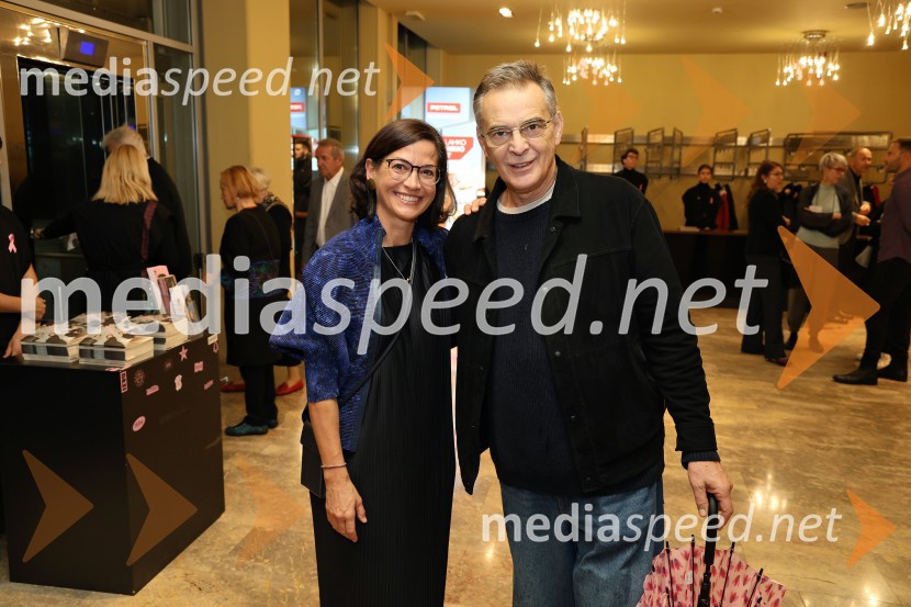  Simona  Belle, služba za stike z javnostmi MGL;   Igor  Samobor, igralecPokojnik, premiera komedije v MGL Ljubljana