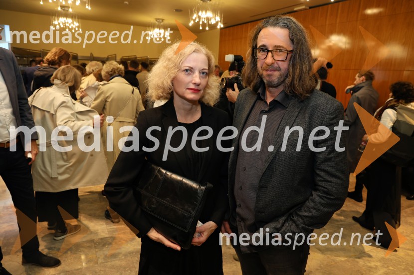  Hermina Kovačič, strokovnjakinja za komuniciranje;  ... Pokojnik, premiera komedije v MGL Ljubljana