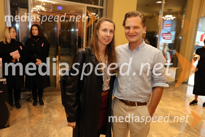  Matevž Sluga, igralec;  Matevž Sluga, igralecPokojnik, premiera komedije v MGL Ljubljana