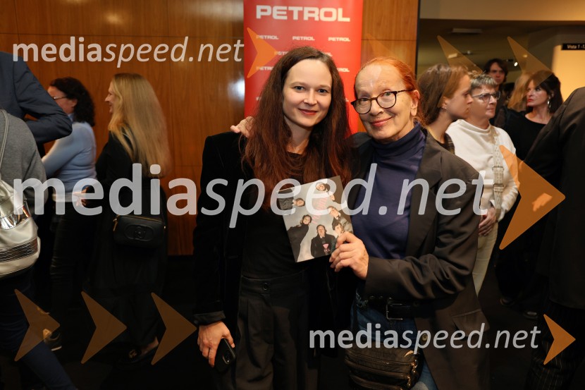  Katarina Koprivnikar, marketing MGL;  Jožica Avbelj, igralkaPokojnik, premiera komedije v MGL Ljubljana