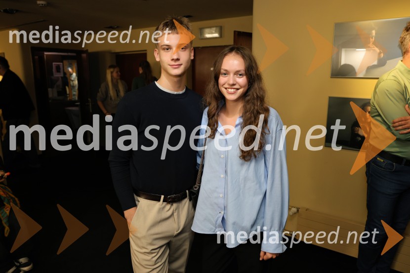  Maks  Peštaj Zevnik, igralec;  Uma Štader, igralkaPokojnik, premiera komedije v MGL Ljubljana