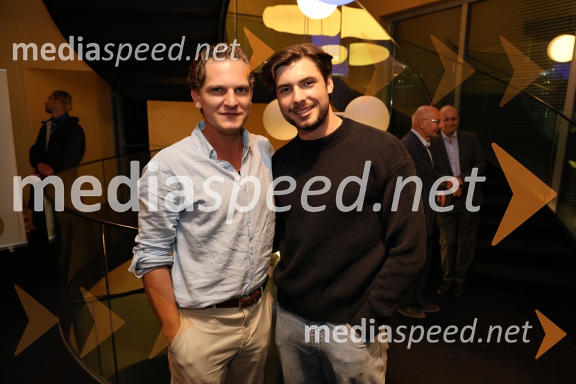  Matevž Sluga, igralec;  Svit Stefanija, igralecPokojnik, premiera komedije v MGL Ljubljana