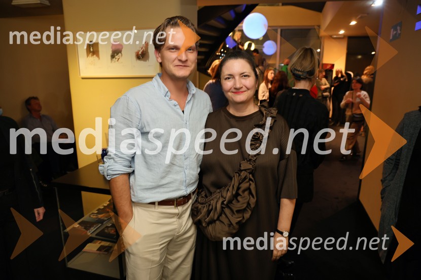  Matevž Sluga, igralec;  Petra Pogorevc, dramaturginja in avtoricaPokojnik, premiera komedije v MGL Ljubljana