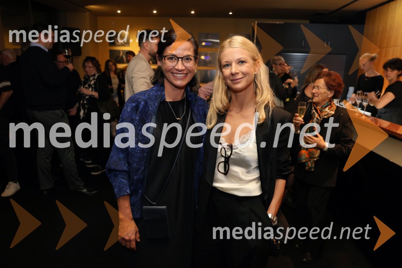  Simona  Belle, služba za stike z javnostmi MGL;  Tjaša  Železnik, igralkaPokojnik, premiera komedije v MGL Ljubljana