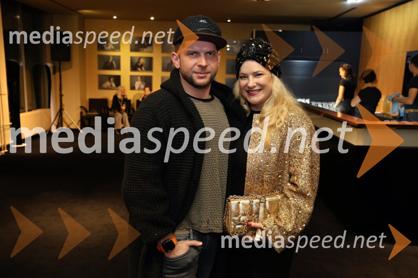  Klemen Bunderla, radijski voditelj, radio Aktual;  ... Pokojnik, premiera komedije v MGL Ljubljana