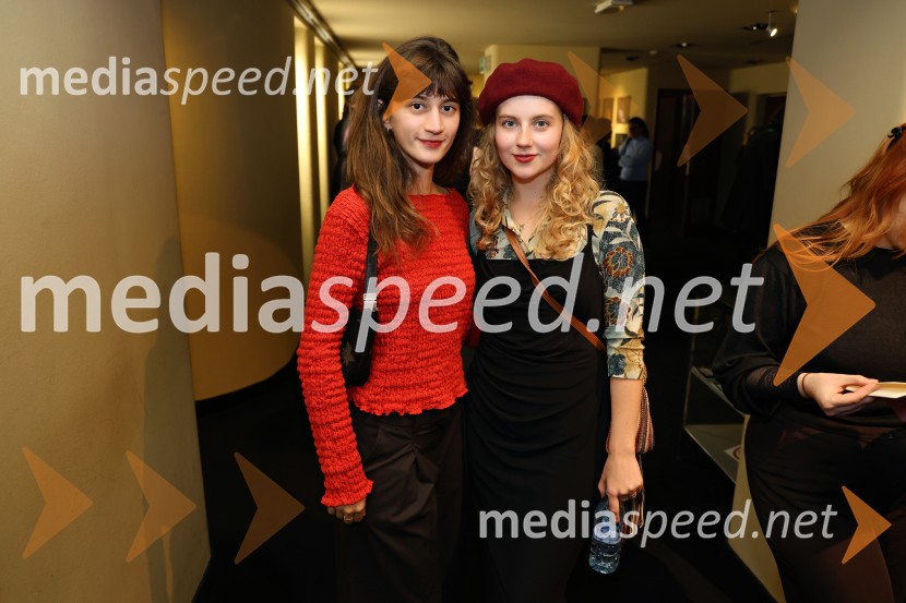  Staša Popović, igralka;  Suzana Krevh, igralkaPokojnik, premiera komedije v MGL Ljubljana