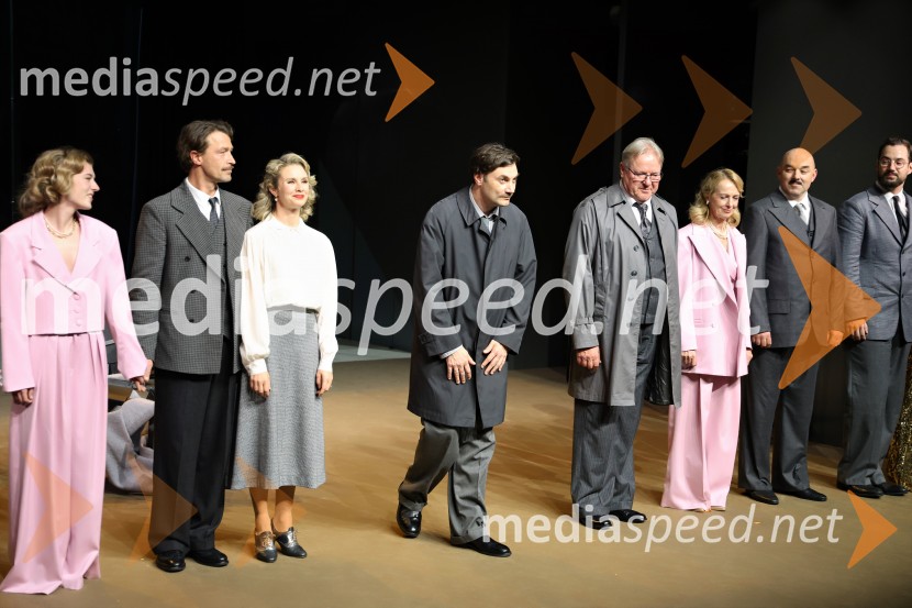  Mila Peršin, igralka;  Tomo Tomšič, igralec;  Iva Krajnc Bagola, igralka;  Branko Jordan, igralec;  Jožef Ropoša, igralec;  Bernarda Oman, igralka;  Gaber K. Trseglav, igralec;  Gal  Oblak, igralec Pokojnik, premiera komedije v MGL Ljubljana