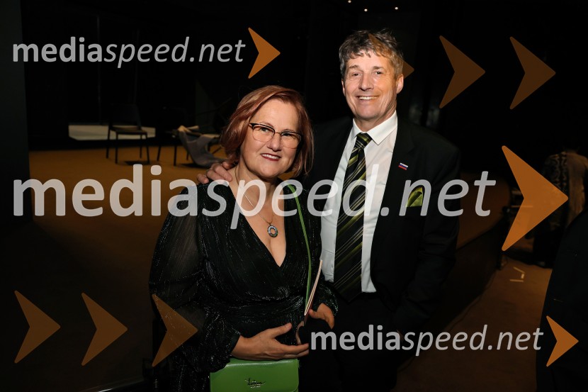  Janja  Sajovic; mag. Borut Sajovic, minister za obrambo RSPokojnik, premiera komedije v MGL Ljubljana