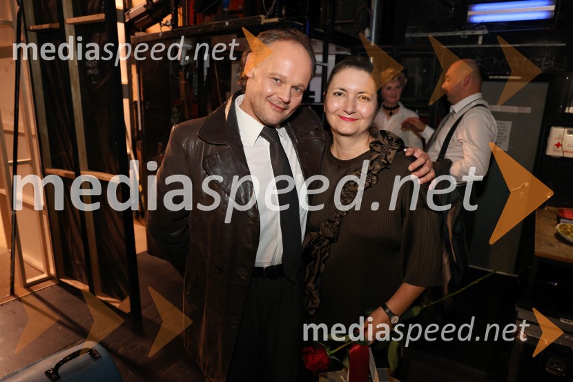  Gašper Jarni, igralec;  Petra Pogorevc, dramaturginja in avtorica;  ... Pokojnik, premiera komedije v MGL Ljubljana