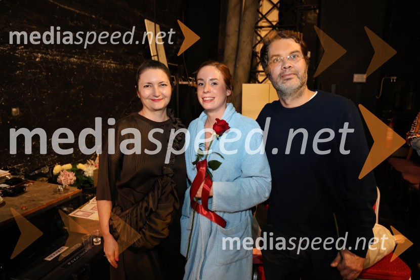  Petra Pogorevc, dramaturginja in avtorica;  Nika Manevski, igralka;  Ivan  Plazibat, režiserPokojnik, premiera komedije v MGL Ljubljana