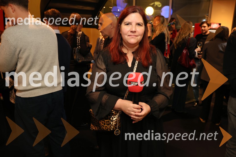  Teja Pelko, novinarkaPokojnik, premiera komedije v MGL Ljubljana