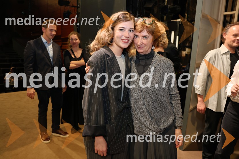  Mila Peršin, igralka;  Maja Cerar, lektoricaPokojnik, premiera komedije v MGL Ljubljana