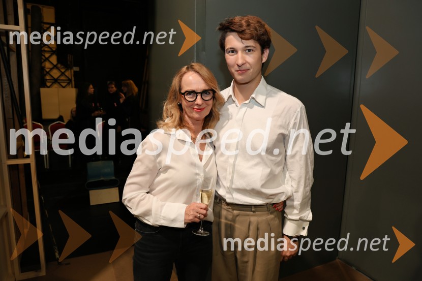  Bernarda Oman, igralka;  Filip Žunić, igralecPokojnik, premiera komedije v MGL Ljubljana