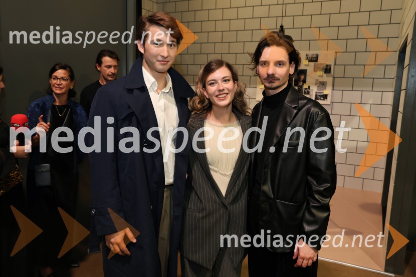  Katja Krasko Štebljaj, samostojna svetovalka za strateško interno komuniciranje;  Filip Žunić, igralec;  Mila Peršin, igralka;  Robert Kladnik, igralecPokojnik, premiera komedije v MGL Ljubljana