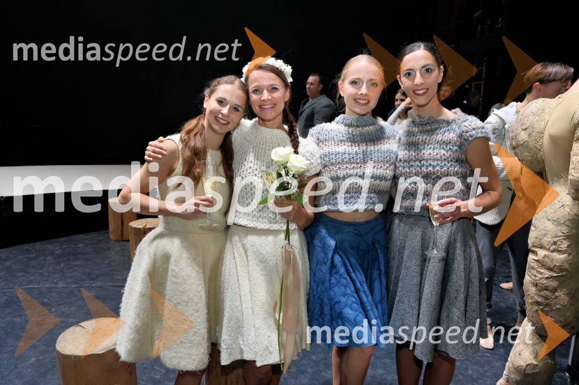  Ema Perić, baletna plesalka;  Tijuana Križman Hudernik, baletna solistka;  Mina Radaković, baletna plesalka;  ... Peer Gynt, SNG Maribor, jubilejna uprizoritev