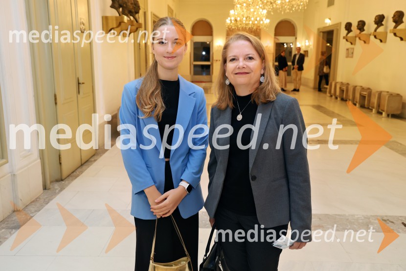  ... ; dr. Valentina Bevc Varl, kustosinja, Pokrajinski muzej MariborPeer Gynt, SNG Maribor, jubilejna uprizoritev