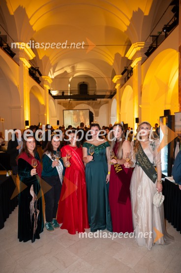 ... ;  Ivana Vršič, 8. Cerkvenjaška vinska kraljica;  Natalija Ploj, Mariborska vinska kraljica 2025;  Nina  Polanec, 28. Vinska kraljica Slovenije 2025;  Brina Nely Belna, 21. svečinska kraljica;  Sandra Kumer, 6.vinska kraljica Jeruzalemsko ormoških goric10. Salon štajerskih mladih vin Pubec v Mariboru