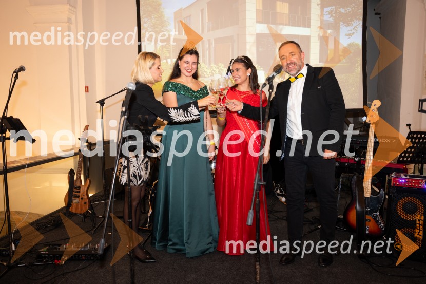  Natalija Cvetko, Mediaspeed d.o.o.;  Nina  Polanec, 28. Vinska kraljica Slovenije 2025;  Natalija Ploj, Mariborska vinska kraljica 2025;  Borut  Cvetko, kreativni direktor, Mediaspeed d.o.o.10. Salon štajerskih mladih vin Pubec v Mariboru