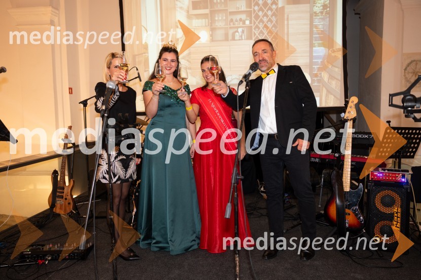  Natalija Cvetko, Mediaspeed d.o.o.;  Nina  Polanec, 28. Vinska kraljica Slovenije 2025;  Natalija Ploj, Mariborska vinska kraljica 2025;  Borut  Cvetko, kreativni direktor, Mediaspeed d.o.o.10. Salon štajerskih mladih vin Pubec v Mariboru