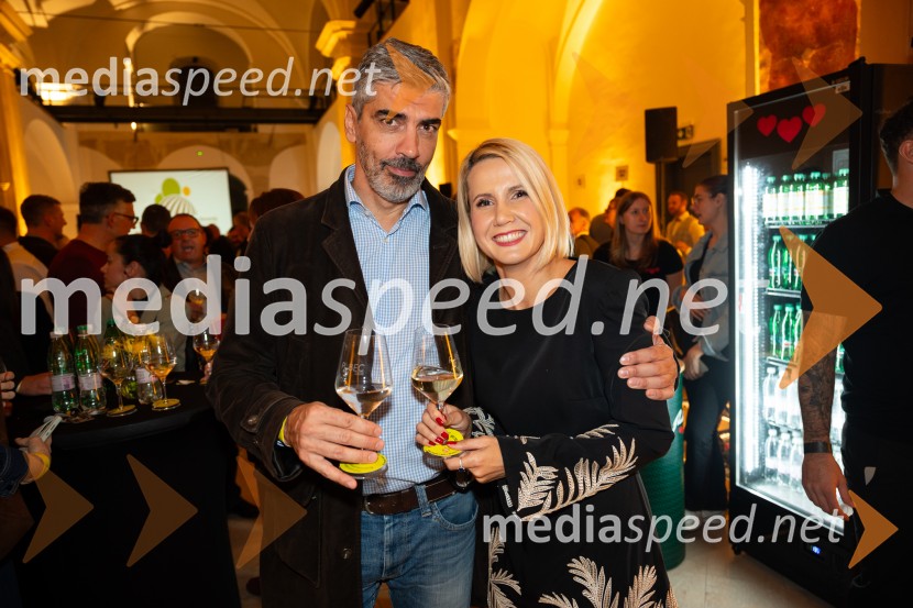  Bor Greiner, odgovorni urednik, Radio City;  Natalija Cvetko, Mediaspeed d.o.o.10. Salon štajerskih mladih vin Pubec v Mariboru