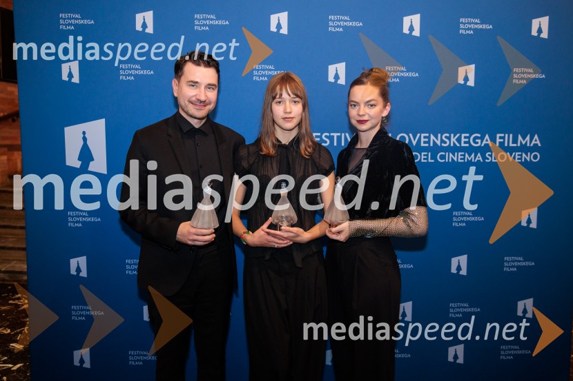  Saša Tabaković, igralec, nekdanji poslanec SMC;  Jara Sofija Ostan, igralka;  Mina Švajger, igralkaZaključek 27. Festivala slovenskega filma, slavnostna podelitev nagrad, Portorož