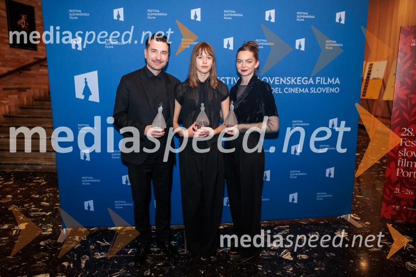  Saša Tabaković, igralec, nekdanji poslanec SMC;  Jara Sofija Ostan, igralka;  Mina Švajger, igralkaZaključek 27. Festivala slovenskega filma, slavnostna podelitev nagrad, Portorož