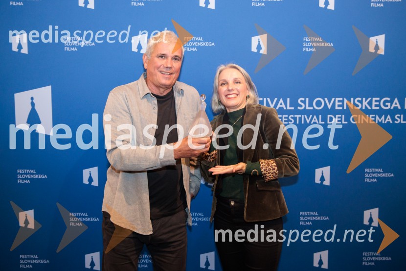  Metod Pevec,  slovenski pisatelj, igralec, scenarist in režiser;  ... Zaključek 27. Festivala slovenskega filma, slavnostna podelitev nagrad, Portorož