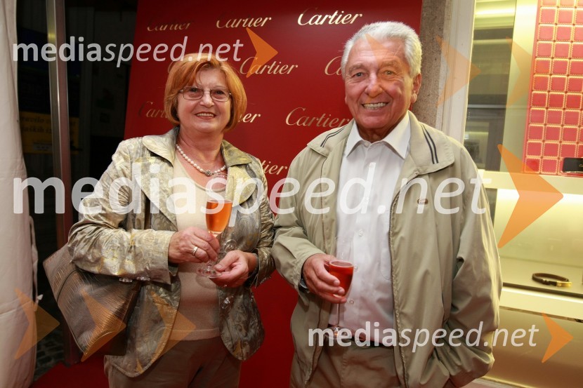 Peter Kancler, nekdanji urednik športa pri časopisu Večer in soproga ErikaCartier, odprtje trgovine