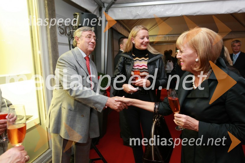 Walter Wolf, podjetnik s spremljevalko Edno Kernc in Edita Toplak, žena nekdanjega rektorja mariborske univerze Ludvika ToplakaCartier, odprtje trgovine