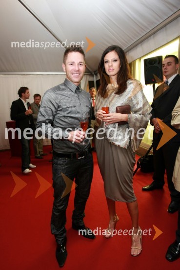 Sebastian, pevec in Sabina Remar, Miss Universe 2004 in manekenkaCartier, odprtje trgovine