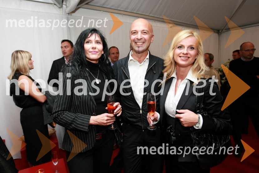 ..., Matjaž Ivanc, najemnik lokala Pri Florjanu in njegova spremljevalka Aleksandra Peharda, vodja programa kemija v podjetju Mikro+PoloCartier, odprtje trgovine