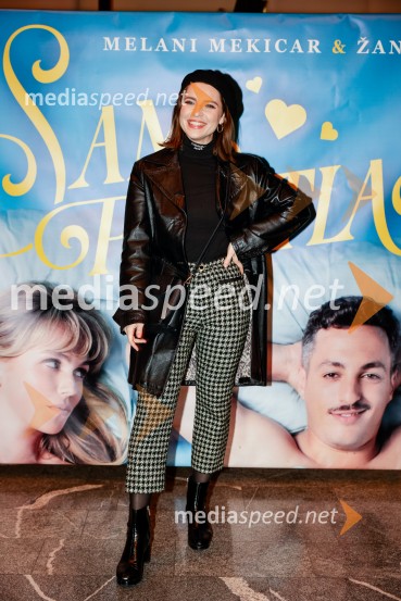  Maja Keuc, pevka, AmayaSam prjatla, premiera komedije Melani Mekicar in Žan Papič