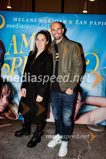  ... ;  Luka Mezgec, kolesarSam prjatla, premiera komedije Melani Mekicar in Žan Papič