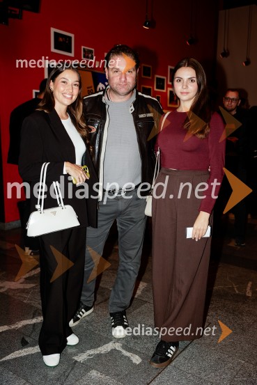  ... ;  ... ;  Eva Sorčan, SaMMozavestnoSam prjatla, premiera komedije Melani Mekicar in Žan Papič