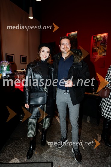  Maja Keuc, pevka, Amaya;  ... Sam prjatla, premiera komedije Melani Mekicar in Žan Papič