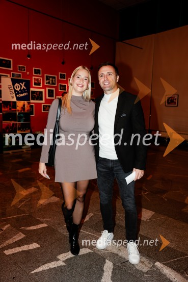  Lucija Vrankar, radio FRAJER, televizijska voditeljica, ;  Ranko Babić, stand up komikSam prjatla, premiera komedije Melani Mekicar in Žan Papič