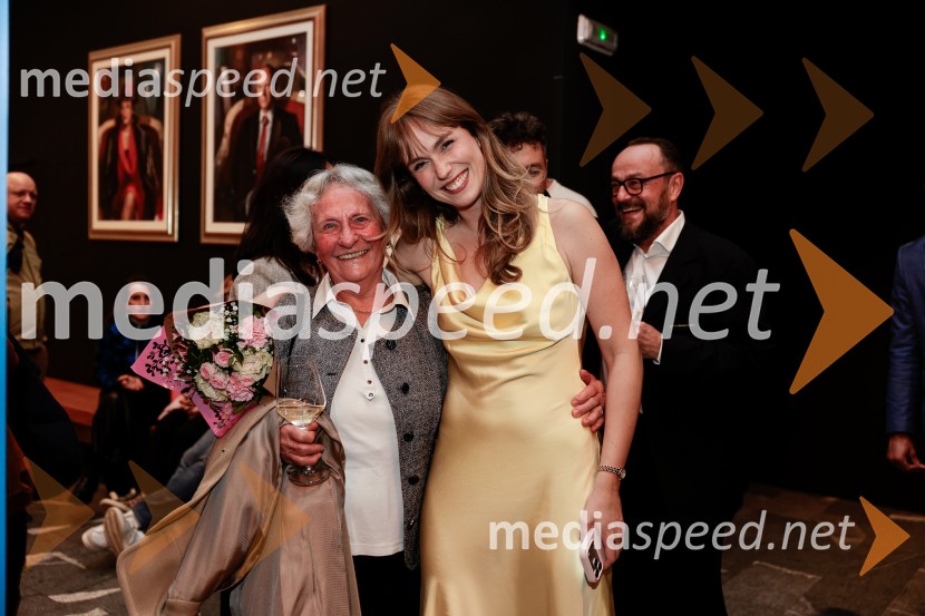  ... ;  Melani Mekicar, radijska in televizijska voditeljicaSam prjatla, premiera komedije Melani Mekicar in Žan Papič